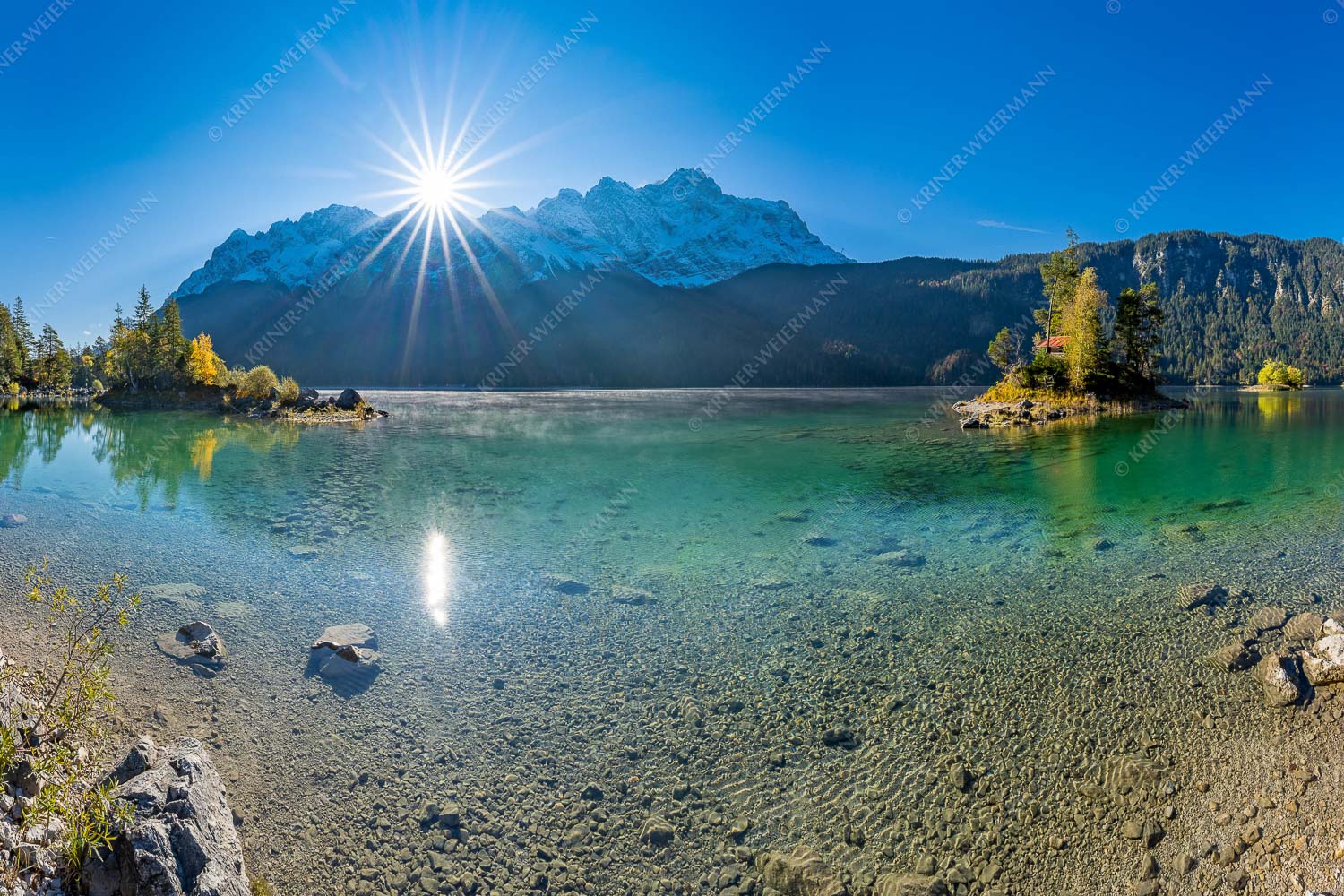 Einsame Bucht – Seitenverhältnis 3:2 — Sonnenaufgang am Eibsee mit Zugspitze Blick über Eibsee zur Zugspitze