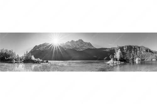 Blick über Eibsee zur Zugspitze - Einsame Bucht - Seitenverhältnis 4:1 - Sonnenaufgang am Eibsee mit Zugspitze - weitere Infos unter https://www.kriner-weiermann.de