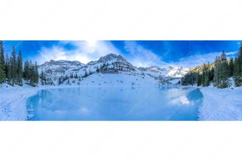 Blick über zugefrorenden Soiernsee zur Soiernspitze und Schöttlkar - Eisige Ruhe - Seitenverhältnis 3:1 - Zugefrorener Soiernsee im Karwendel - weitere Infos unter https://www.kriner-weiermann.de
