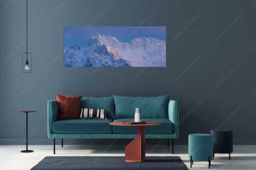 Dicker Anraum hängt in den Wänden von Vierrerspitz und Karwendelköpfen - Eiszeit - Größe ca. 175x70cm, Seitenverhältnis 2,5:1 - Winter im Karwendel - weitere Infos unter https://www.kriner-weiermann.de