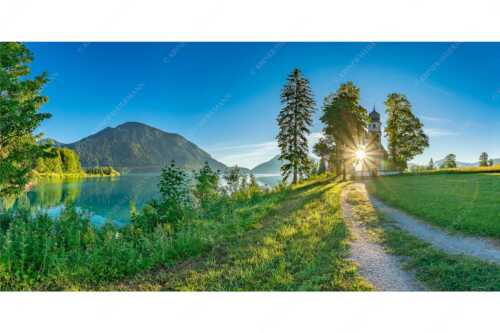 Sonnenaufgang an der Kirche St. Margareth auf Zwergern am Walchensee - Erleuchtet - Seitenverhältnis 2:1 - Kirche Sankt Margareth am Walchensee - weitere Infos unter https://www.kriner-weiermann.de