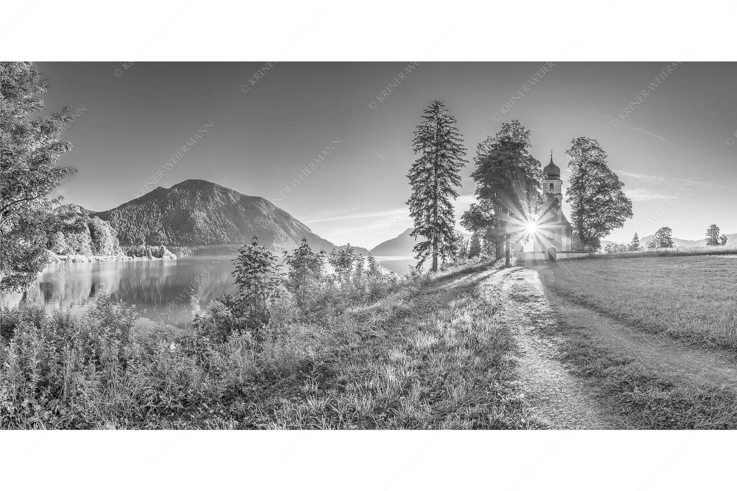 Erleuchtet – Seitenverhältnis 2:1 — Kirche Sankt Margareth am Walchensee Sonnenaufgang an der Kirche St. Margareth auf Zwergern am Walchensee