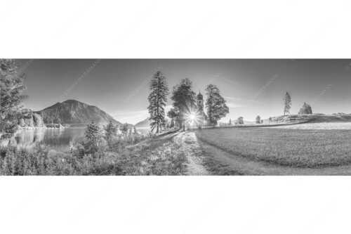 Sonnenaufgang an der Kirche St. Margareth auf Zwergern am Walchensee - Erleuchtet - Seitenverhältnis 3:1 - Kirche Sankt Margareth am Walchensee - weitere Infos unter https://www.kriner-weiermann.de