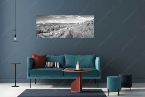 Bergschafe auf der ersten Weide im Frühling bei Garmisch-Partenkirchen mit Blick zum Zugspitzmassiv - Erste Weide - Größe ca. 175x70cm, Seitenverhältnis 2,5:1 - Schafe bei Garmisch-Partenkirchen - weitere Infos unter https://www.kriner-weiermann.de