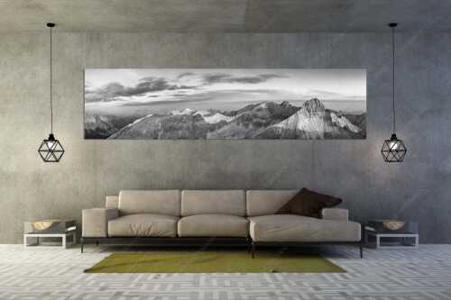 Blick an der Birkkarspitze vorbei zur großen Seekarspitze - Erstes Licht Birkkarspitze - Größe ca. 320x80cm, Seitenverhältnis 4:1 - Sonnenaufgang im Karwendel - weitere Infos unter https://www.kriner-weiermann.de