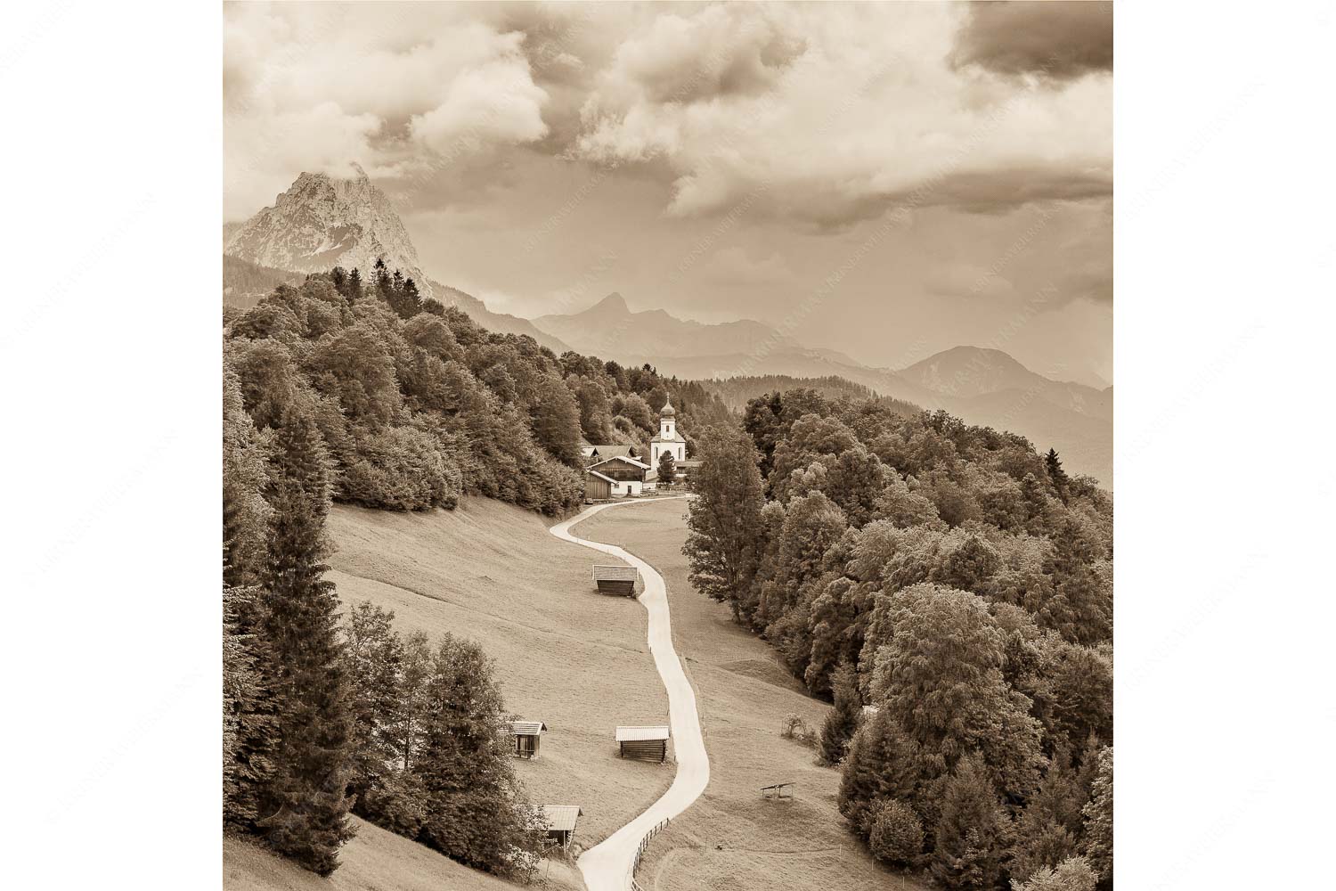 Kirche St. Anna in Wamberg mit Garmisch-Partenkirchen