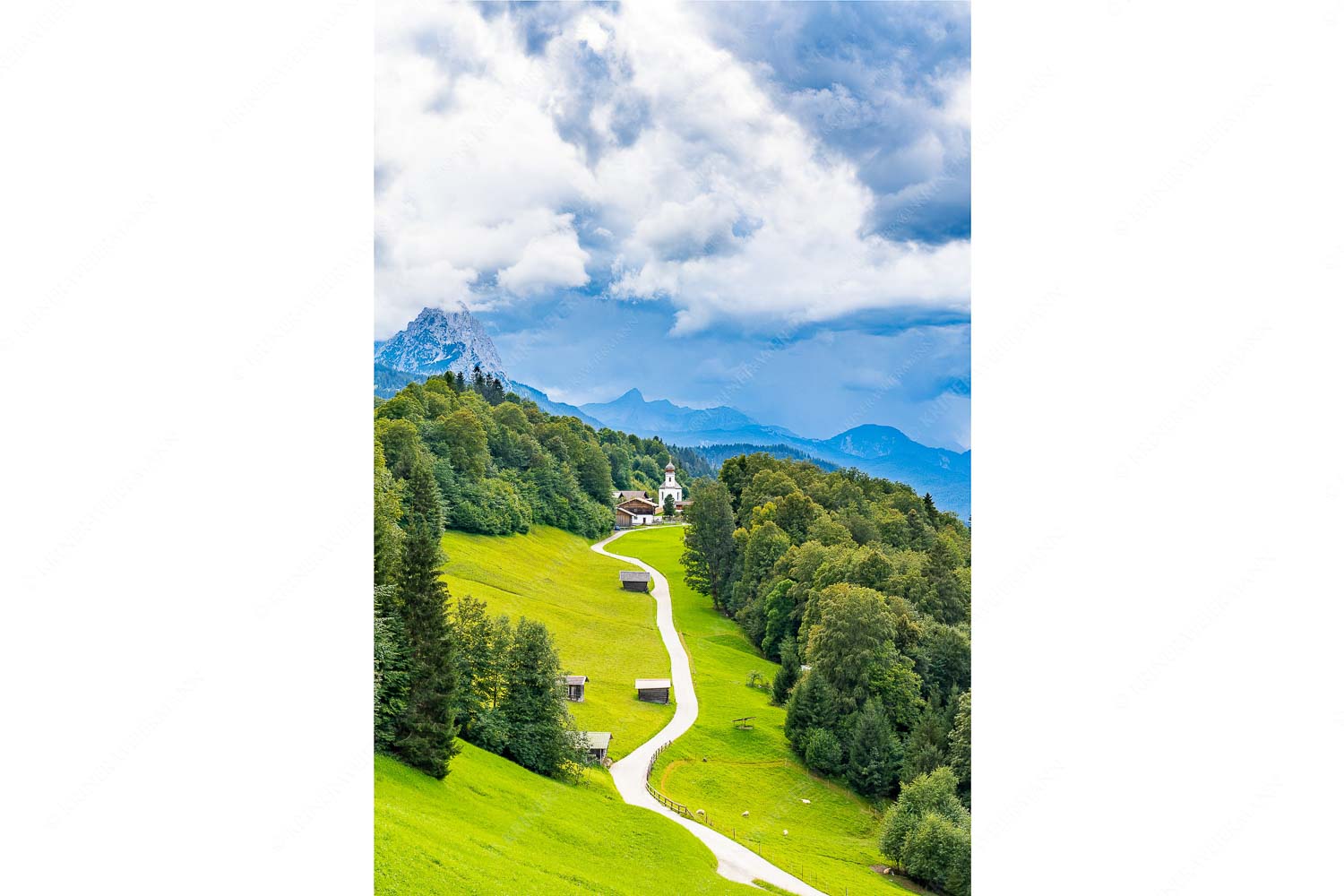 Kirche St. Anna in Wamberg mit Garmisch-Partenkirchen