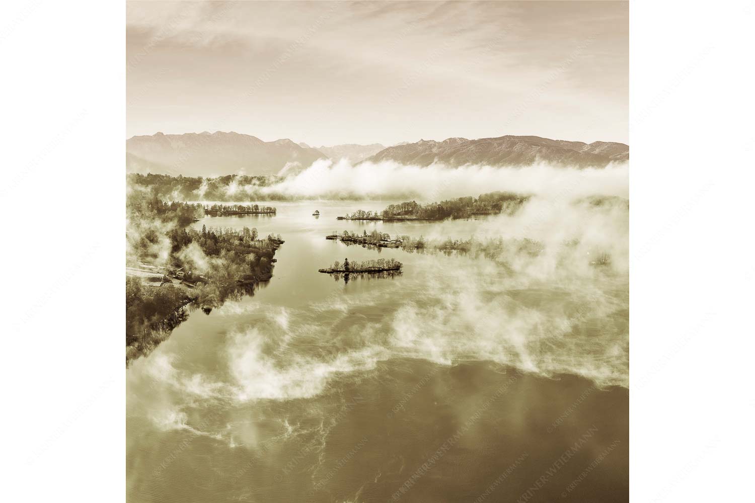 Es lichtet sich – Seitenverhältnis 1:1 — Staffelsee Nebel Murnau Seehausen Blick über die Nebel am Staffelsee