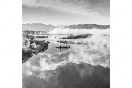 Blick über die Nebel am Staffelsee - Es lichtet sich - Seitenverhältnis 1:1 - Staffelsee Nebel Murnau Seehausen - weitere Infos unter https://www.kriner-weiermann.de