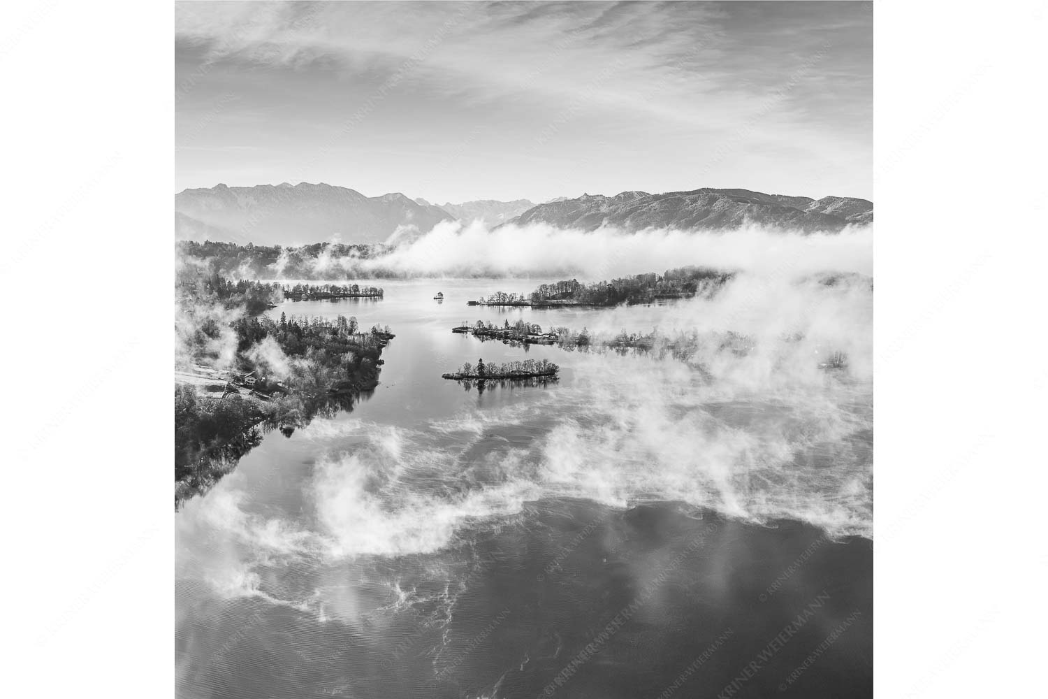 Es lichtet sich – Seitenverhältnis 1:1 — Staffelsee Nebel Murnau Seehausen Blick über die Nebel am Staffelsee