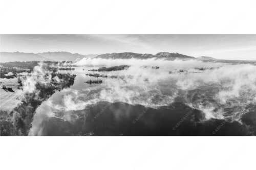 Blick über die Nebel am Staffelsee - Es lichtet sich - Seitenverhältnis 2,5:1 - Staffelsee Nebel Murnau Seehausen - weitere Infos unter https://www.kriner-weiermann.de