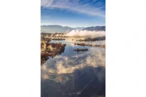 Blick über die Nebel am Staffelsee - Es lichtet sich - Seitenverhältnis 2:3 - Staffelsee Nebel Murnau Seehausen - weitere Infos unter https://www.kriner-weiermann.de