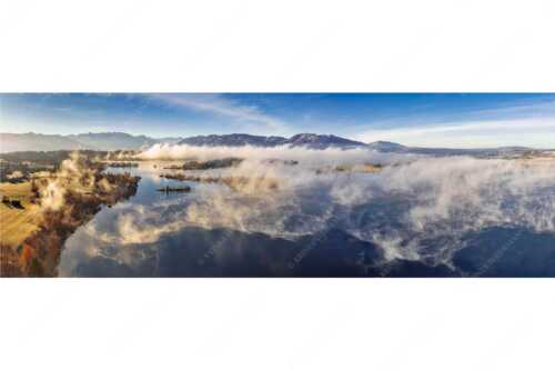 Blick über die Nebel am Staffelsee - Es lichtet sich - Seitenverhältnis 3:1 - Staffelsee Nebel Murnau Seehausen - weitere Infos unter https://www.kriner-weiermann.de