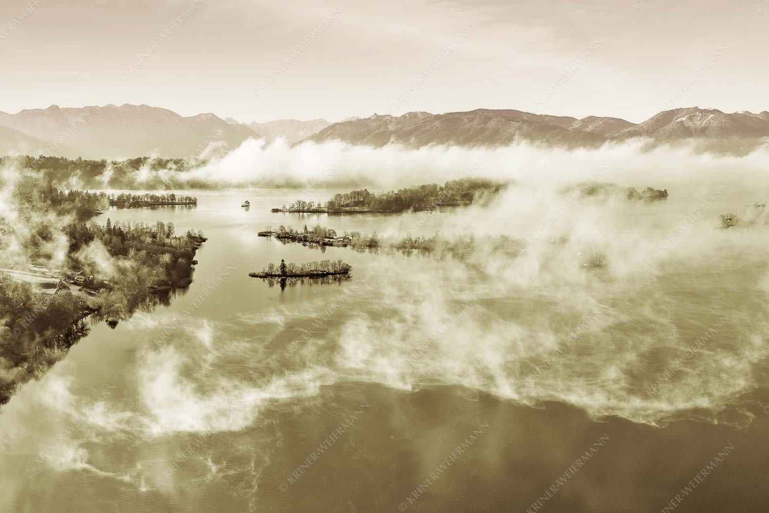 Es lichtet sich – Seitenverhältnis 3:2 — Staffelsee Nebel Murnau Seehausen Blick über die Nebel am Staffelsee