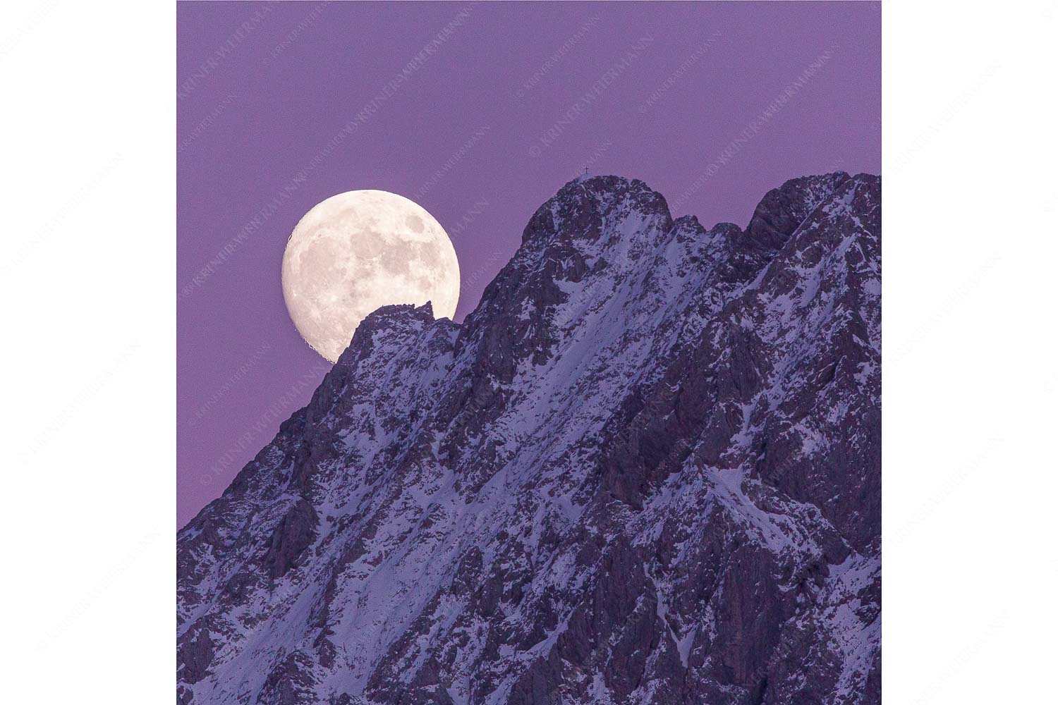 Fast voll – Seitenverhältnis 1:1 — Vollmond am Wörner Vollmondaufgang hinter Wörner im Karwendelgebirge