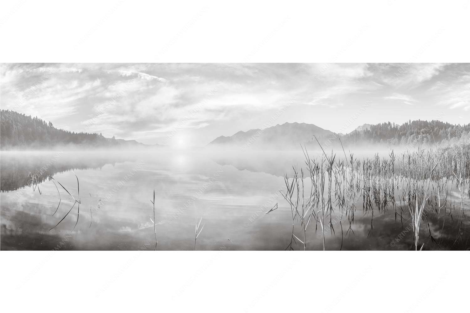 Feinster Morgen – Seitenverhältnis 2,5:1 — Sonnenaufgang am Barmsee Aufgehende Sonne über dem Barmsee mit Soierngebirge