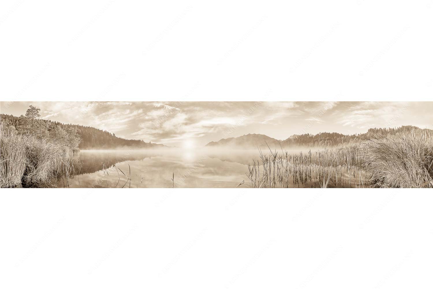 Aufgehende Sonne über dem Barmsee mit Soierngebirge