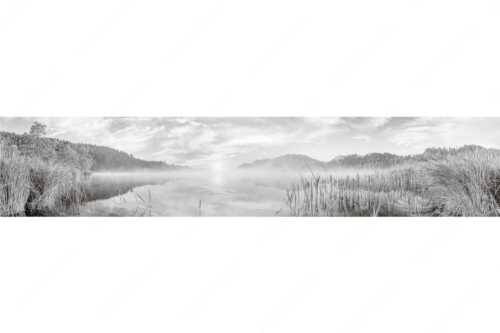 Aufgehende Sonne über dem Barmsee mit Soierngebirge - Feinster Morgen - Seitenverhältnis 5:1 - Sonnenaufgang am Barmsee - weitere Infos unter https://www.kriner-weiermann.de