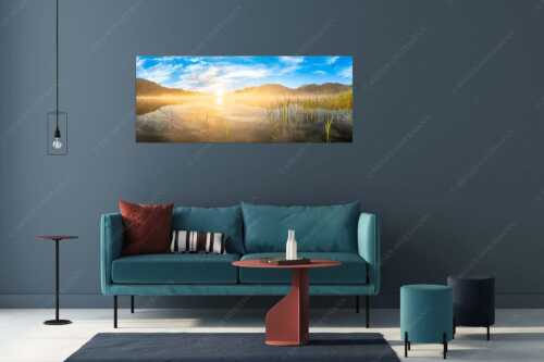 Aufgehende Sonne über dem Barmsee mit Soierngebirge - Feinster Morgen - Größe ca. 175x70cm, Seitenverhältnis 2,5:1 - Sonnenaufgang am Barmsee - weitere Infos unter https://www.kriner-weiermann.de
