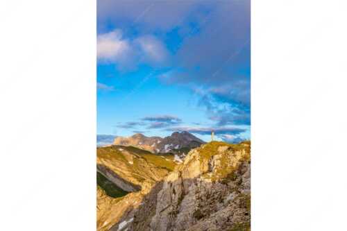Blick vom Seinskopf zur Soiern- und Schöttlkarspitze - Feldernkreuz - Seitenverhältnis 2:3 - Bergsteiger am Seinskopf im Soierngebirge - weitere Infos unter https://www.kriner-weiermann.de