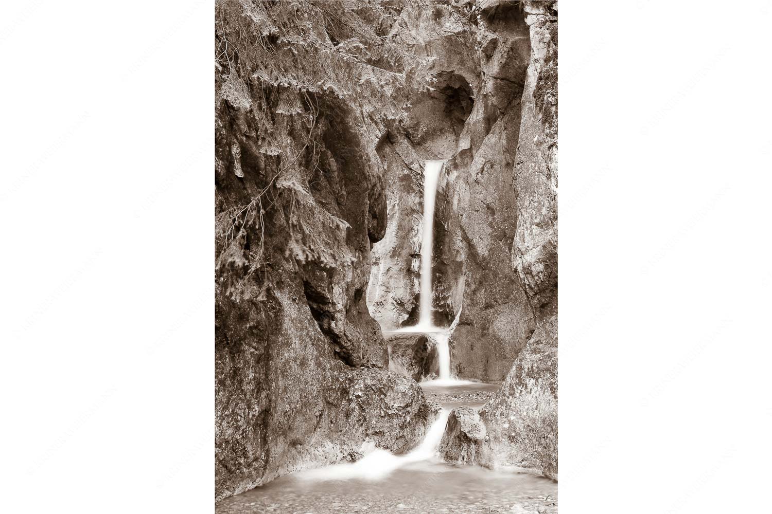Einer der vielen Wasserfälle am Heckenbach bei Kochel