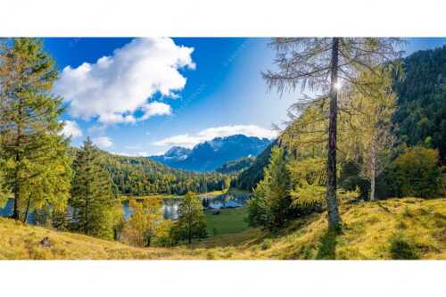 Blick über Ferchensee aufs Karwendel - Ferchenseeherbst - Seitenverhältnis 2:1 - Ferchensee mit Karwendel - weitere Infos unter https://www.kriner-weiermann.de