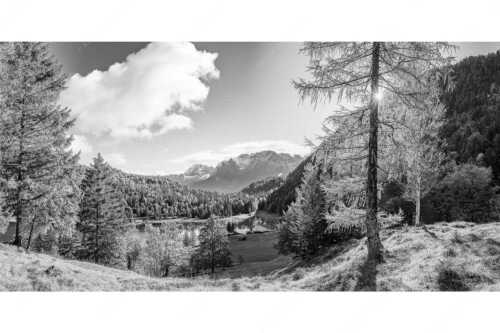 Blick über Ferchensee aufs Karwendel - Ferchenseeherbst - Seitenverhältnis 2:1 - Ferchensee mit Karwendel - weitere Infos unter https://www.kriner-weiermann.de