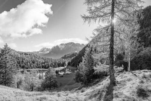 Blick über Ferchensee aufs Karwendel - Ferchenseeherbst - Seitenverhältnis 3:2 - Ferchensee mit Karwendel - weitere Infos unter https://www.kriner-weiermann.de