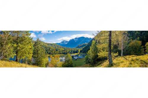 Blick über Ferchensee aufs Karwendel - Ferchenseeherbst - Seitenverhältnis 4:1 - Ferchensee mit Karwendel - weitere Infos unter https://www.kriner-weiermann.de