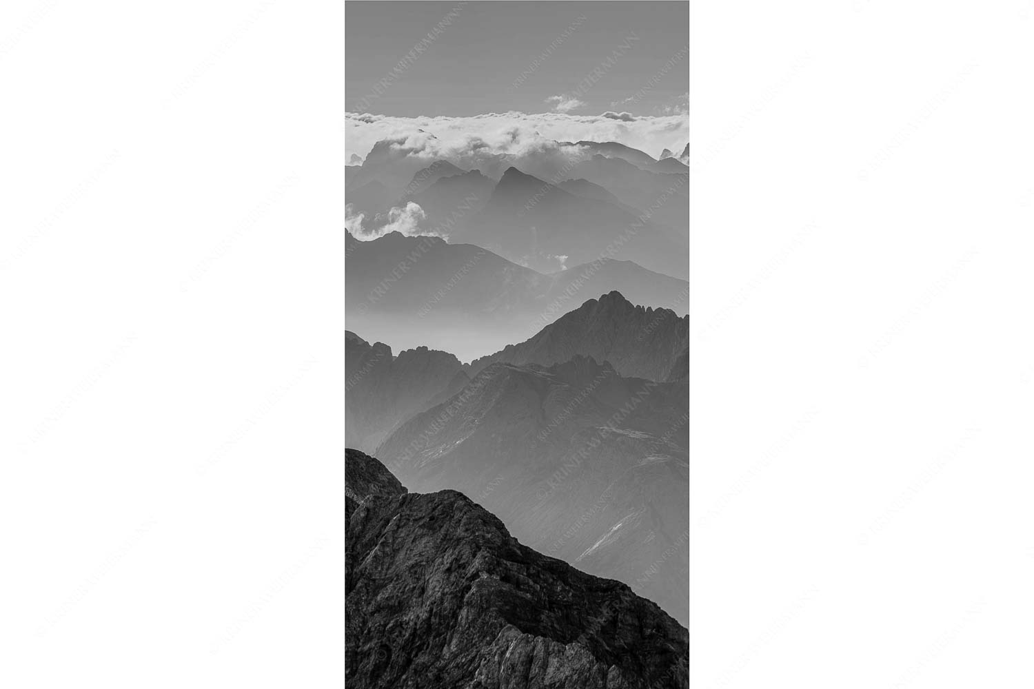 Blick von der Zugspitze über Jubiläumsgrat nach Osten in das Karwendelgebirge