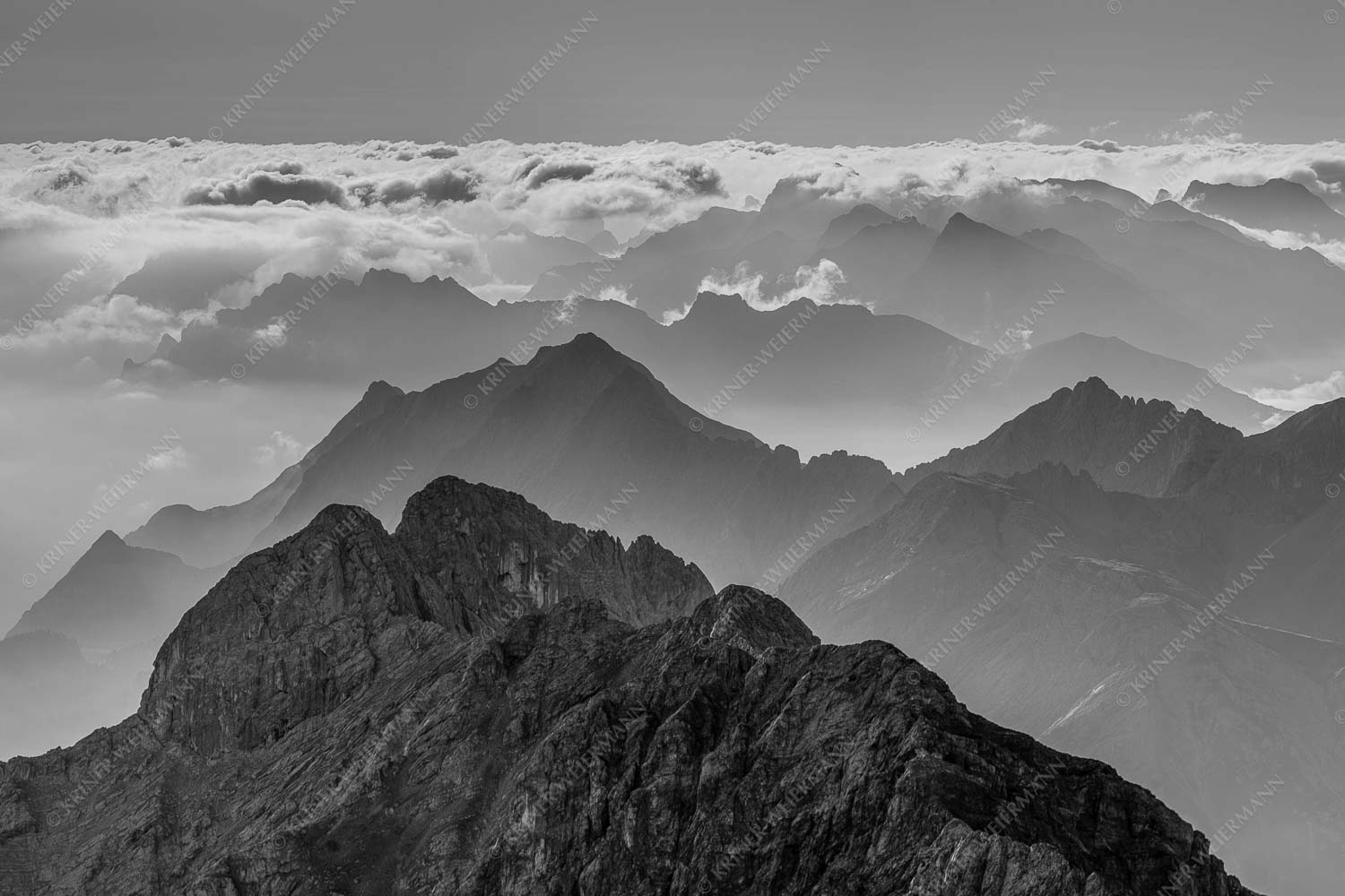 Fernweh – Seitenverhältnis 3:2 — Zugspitzpanorama Blick von der Zugspitze über Jubiläumsgrat nach Osten in das Karwendelgebirge