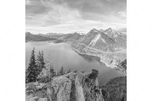 Blick über Walchensee zum Herzogstand - Fiordlands - Seitenverhältnis 1:1 - Walchensee Fahrenberg und Herzogstand - weitere Infos unter https://www.kriner-weiermann.de