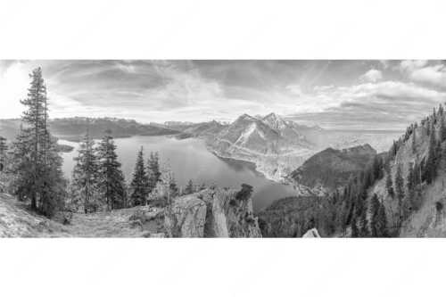 Blick über Walchensee zum Herzogstand - Fiordlands - Seitenverhältnis 2,5:1 - Walchensee Fahrenberg und Herzogstand - weitere Infos unter https://www.kriner-weiermann.de