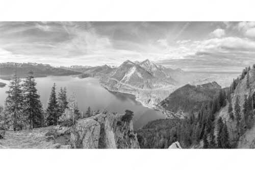 Blick über Walchensee zum Herzogstand - Fiordlands - Seitenverhältnis 2:1 - Walchensee Fahrenberg und Herzogstand - weitere Infos unter https://www.kriner-weiermann.de