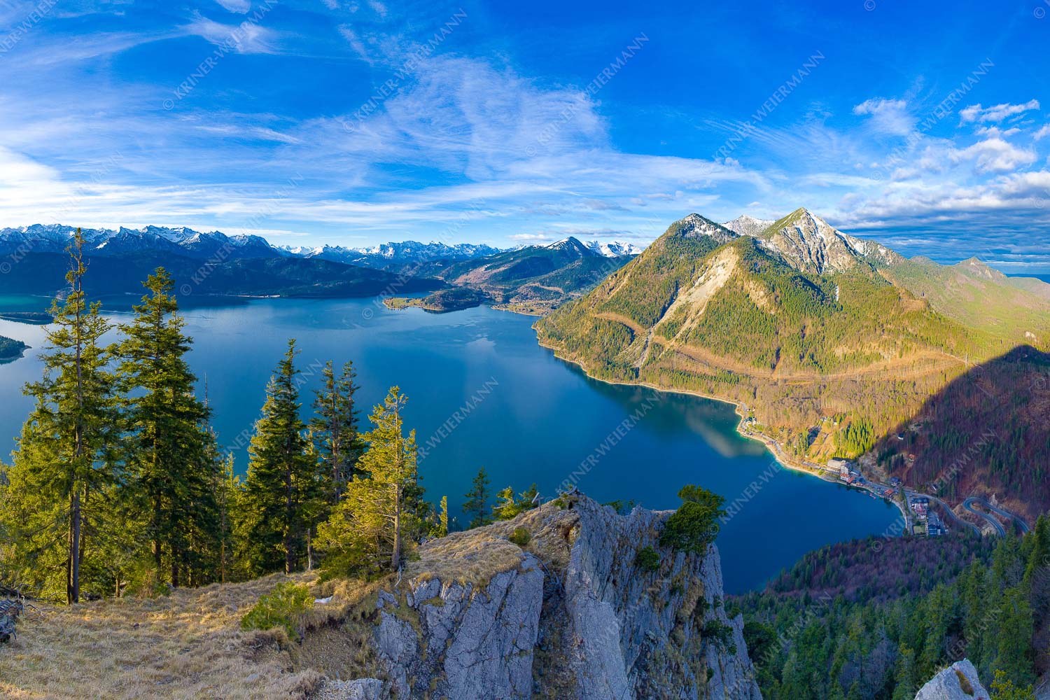 Blick über Walchensee zum Herzogstand