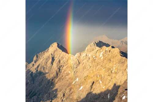 Doppelregenbogen an der Alpspitze im Wetterstein - Fontäne - Seitenverhältnis 1:1 - Regenbogen an der Alpspitze - weitere Infos unter https://www.kriner-weiermann.de
