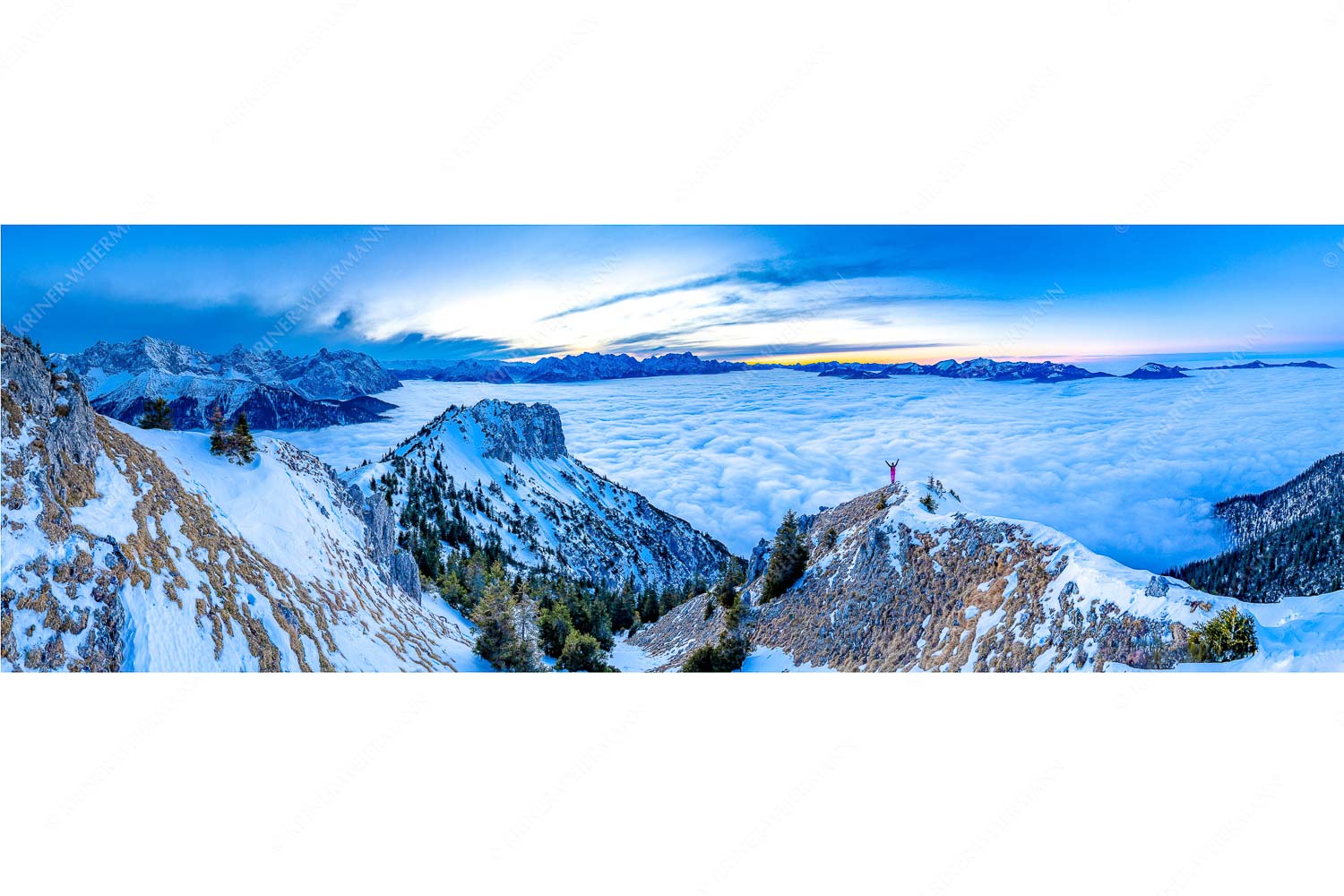 Blick vom Seinskopf über das Wolkenmeer in den Sonnenuntergang