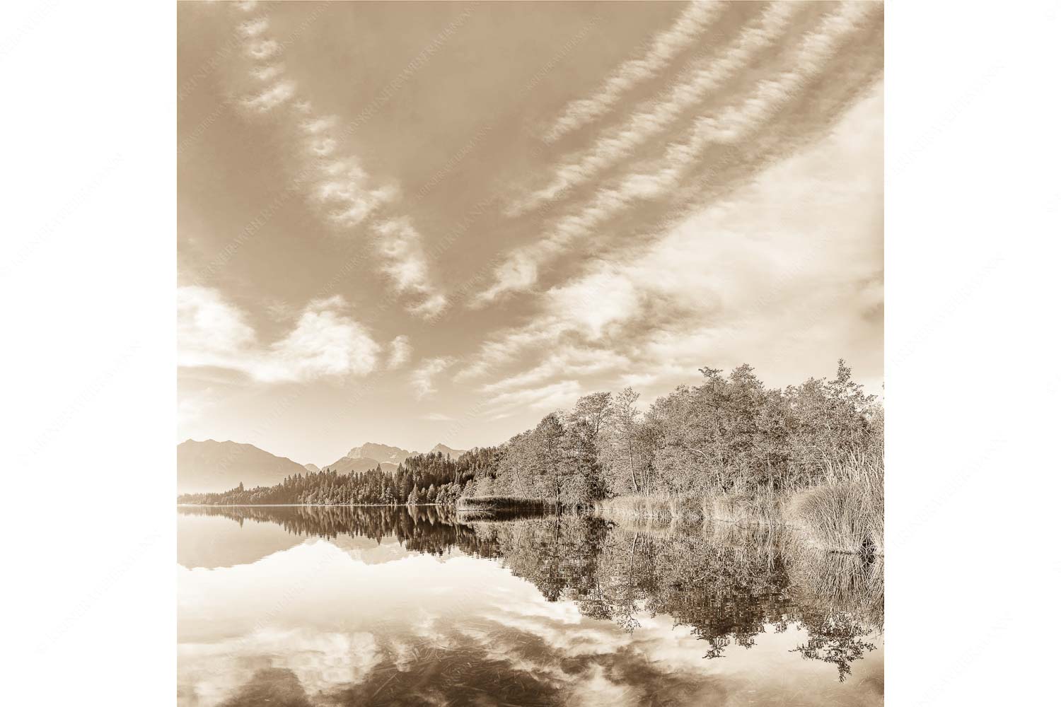 Freudiger Morgen – Seitenverhältnis 1:1 — Barmsee mit Soiern und Karwendel Sonnenaufgang am Barmsee mit Blick zum Karwendel