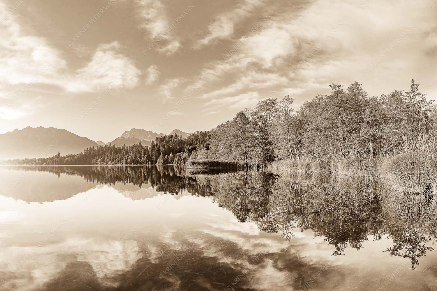 Freudiger Morgen – Seitenverhältnis 3:2 — Barmsee mit Soiern und Karwendel Sonnenaufgang am Barmsee mit Blick zum Karwendel
