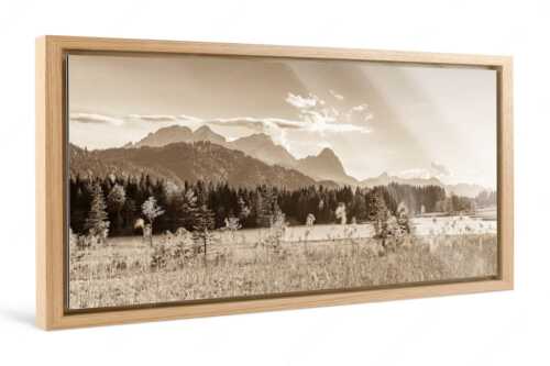 Blick über den Geroldsee mit Zugspitzmassiv im Wetterstein - Frische Birken - Foto im Schattenfugen-Rahmen - Geroldsee mit Zugspitzmassiv - weitere Infos unter https://www.kriner-weiermann.de