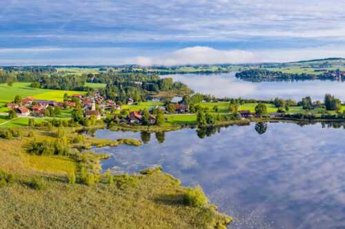 Blick über Froschhauser- und Riegsee - Froschhausen - Seitenverhältnis 3:2 - Riegsee und Froschhauser See - weitere Infos unter https://www.kriner-weiermann.de