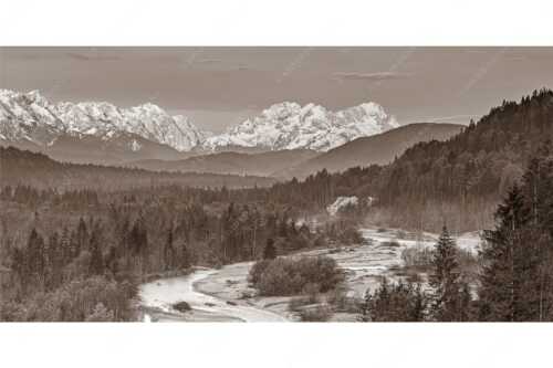 Morgenstimmung im Oberen Isartal mit Blick auf das Zugspitzmassiv - Frühlingsgefühle - Seitenverhältnis 2:1 - Isar mit Wettersteingebirge - weitere Infos unter https://www.kriner-weiermann.de