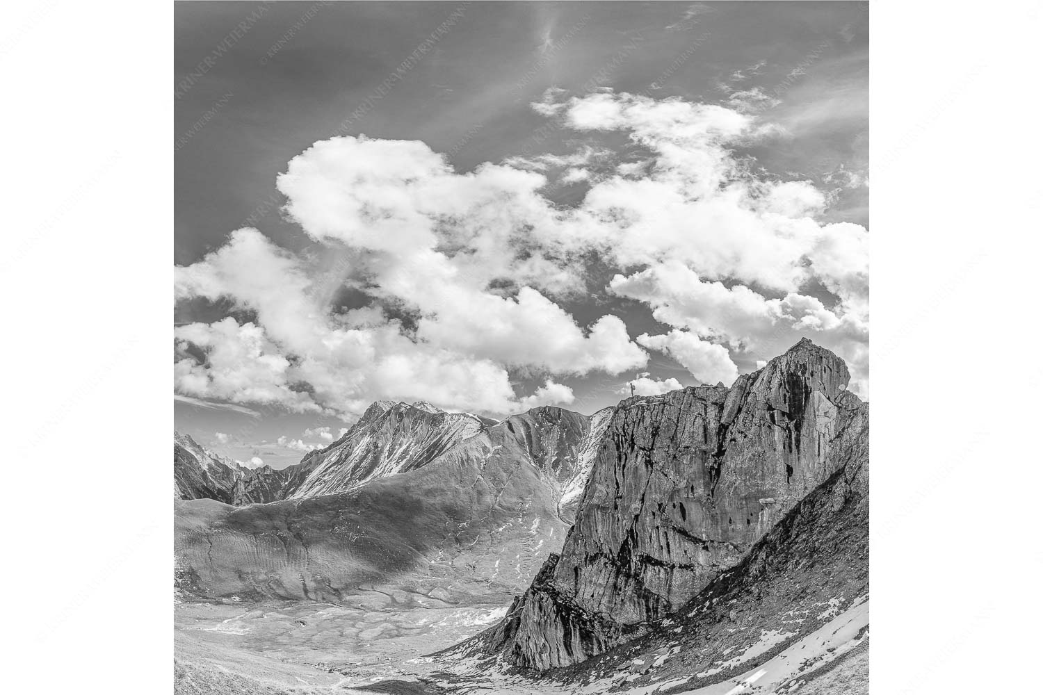 Gatterlblick – Seitenverhältnis 1:1 — Gatterl und Hochwanner im Wetterstein Bergsteiger mit Blick aufs Gatterl und kleinem Wanner im Wettersteingenbirge