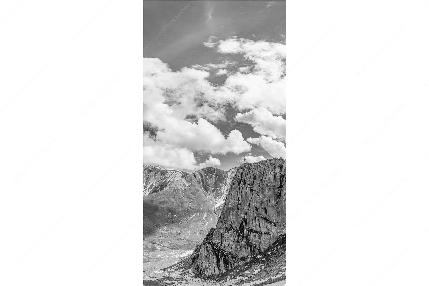Gatterlblick – Seitenverhältnis 1:2 — Gatterl und Hochwanner im Wetterstein Bergsteiger mit Blick aufs Gatterl und kleinem Wanner im Wettersteingenbirge