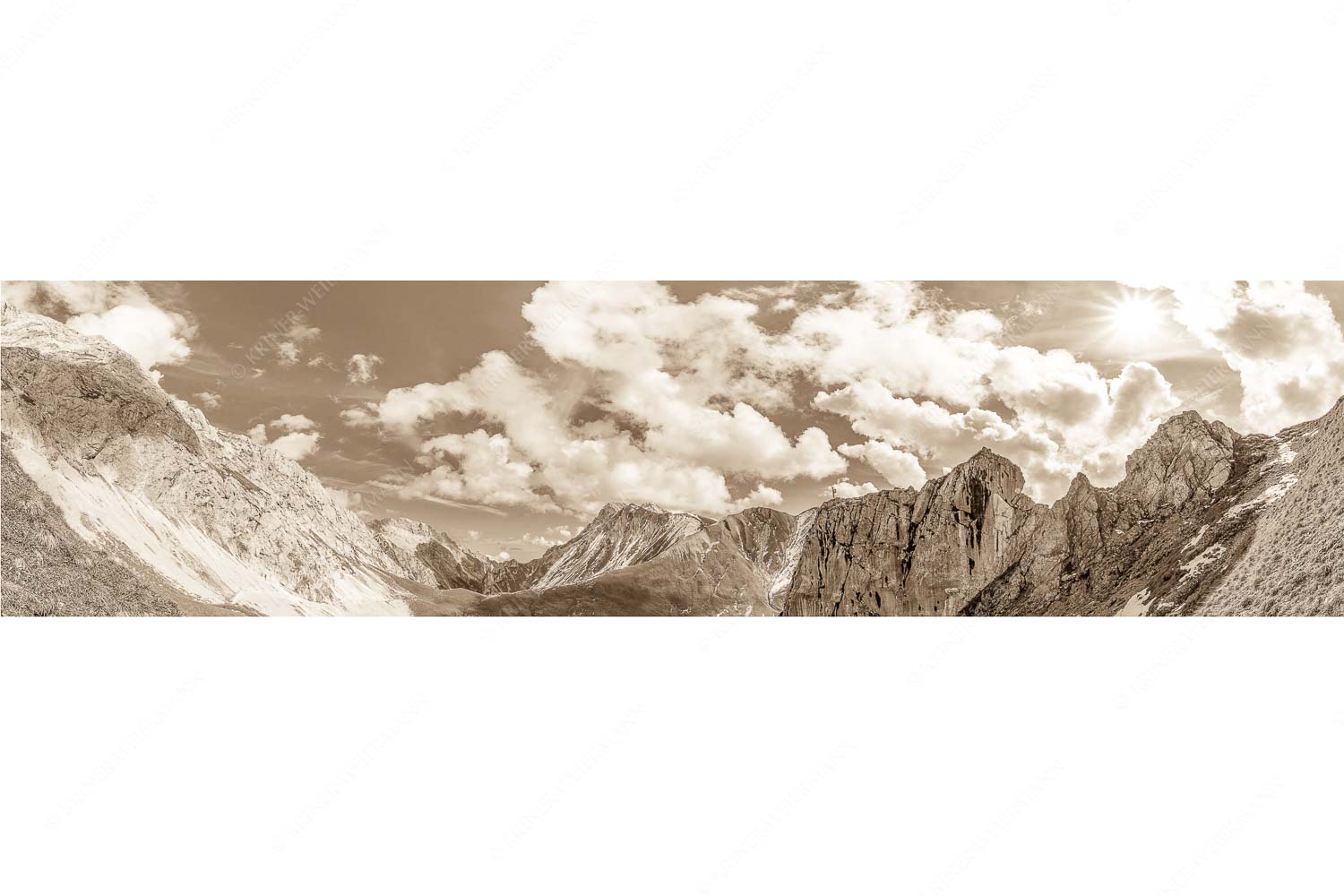 Gatterlblick – Seitenverhältnis 4:1 — Gatterl und Hochwanner im Wetterstein Bergsteiger mit Blick aufs Gatterl und kleinem Wanner im Wettersteingenbirge
