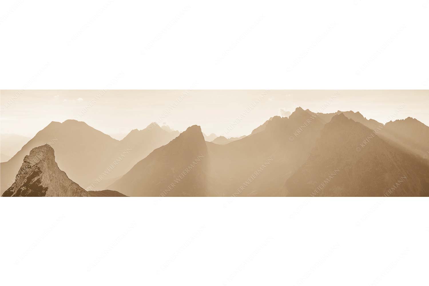 Geblendet – Seitenverhältnis 4:1 — Arnspitzen und Wetterstein Blick durchs Puittal im Wettersteingebirge