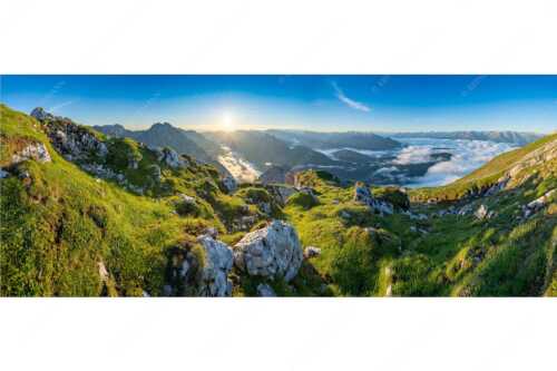 Blick von der Gehrenspitze im Wetterstein übers Leutaschtal in den Sonnenaufgang - Gehrenspitzmorgen - Seitenverhältnis 2,5:1 - Gehrenspitze mit Leutaschtal - weitere Infos unter https://www.kriner-weiermann.de