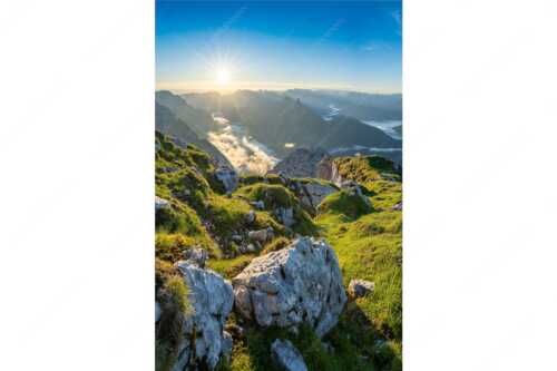 Blick von der Gehrenspitze im Wetterstein übers Leutaschtal in den Sonnenaufgang - Gehrenspitzmorgen - Seitenverhältnis 2:3 - Gehrenspitze mit Leutaschtal - weitere Infos unter https://www.kriner-weiermann.de