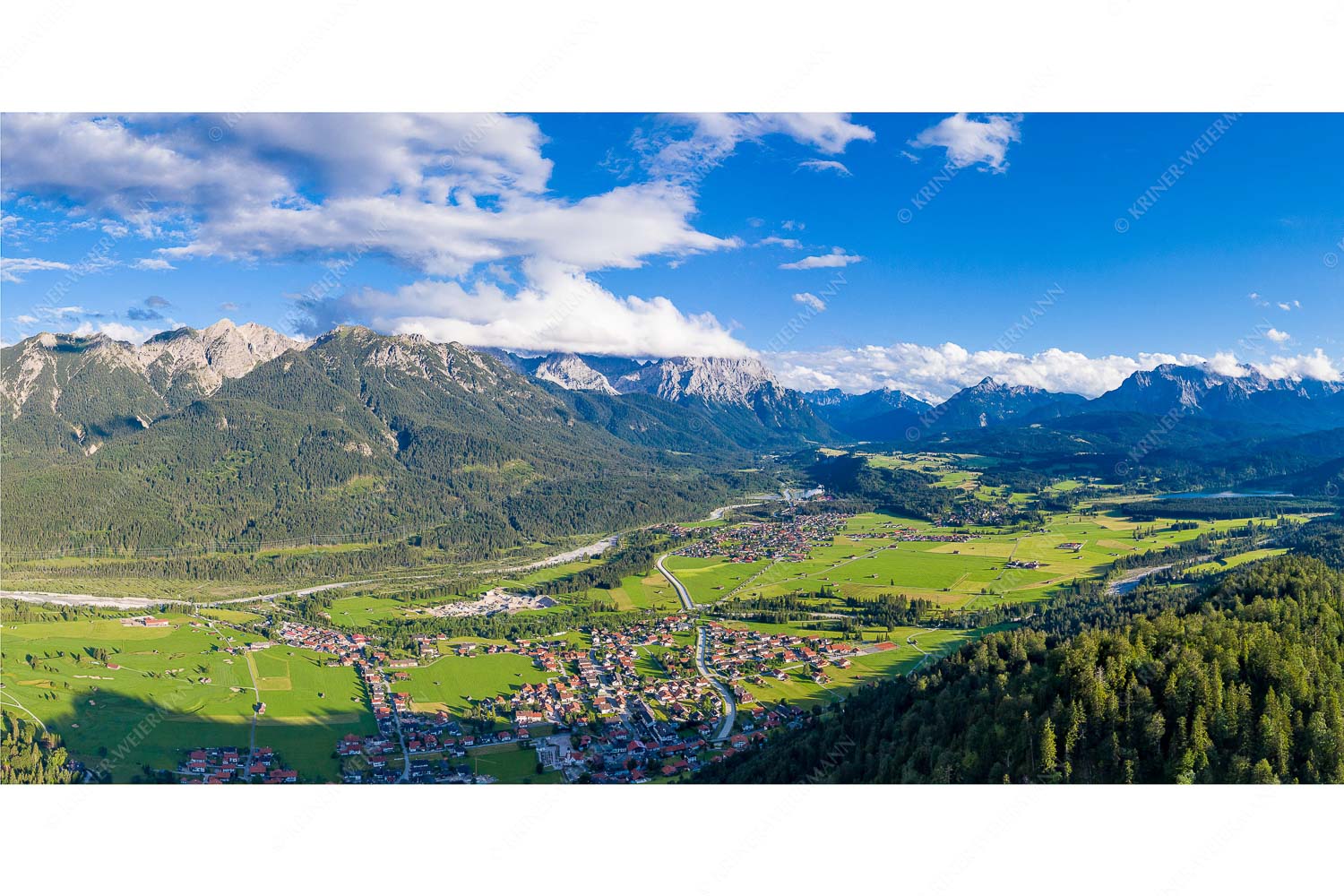 Gelobtes Land – Seitenverhältnis 2:1 — Wallgau und Krün im Oberen Isartal Blick über Oberes Isartal ins Karwendel- und Wettersteingebirge