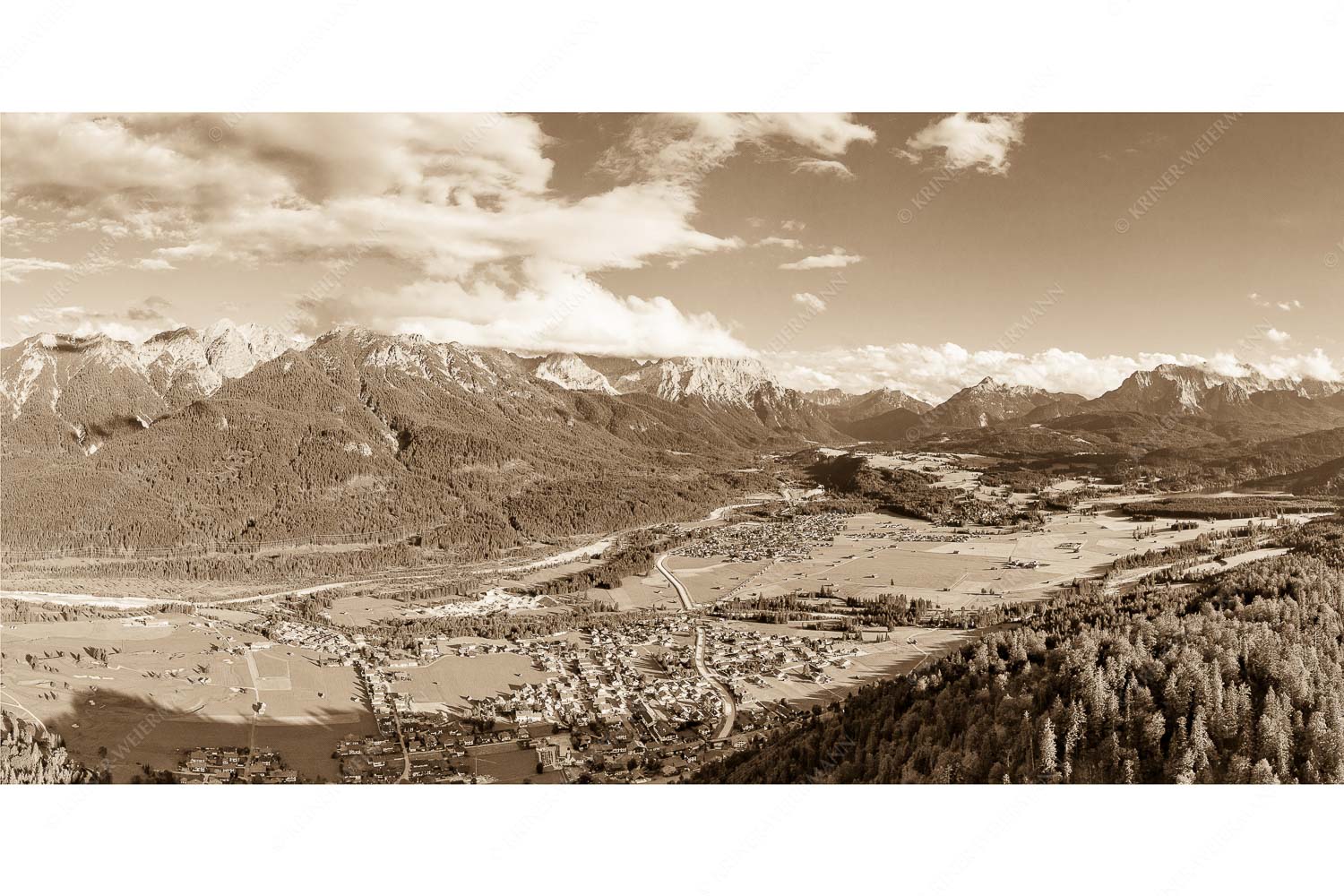 Gelobtes Land – Seitenverhältnis 2:1 — Wallgau und Krün im Oberen Isartal Blick über Oberes Isartal ins Karwendel- und Wettersteingebirge